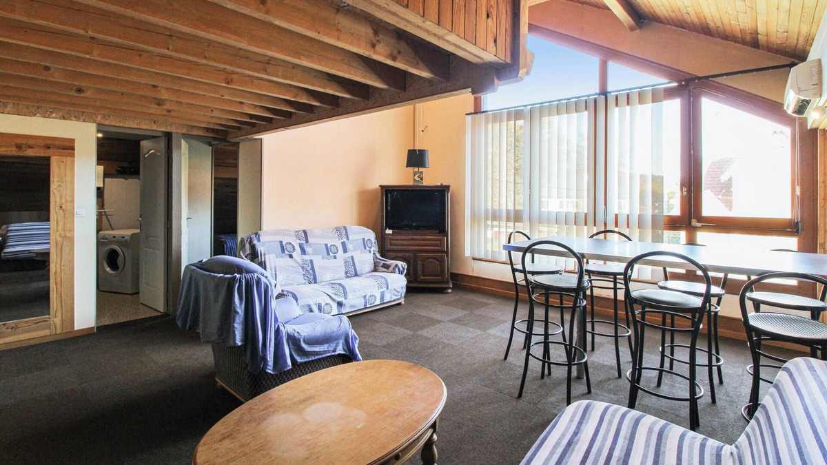 Echenans Apartment | Homerez - Apartment in Échenans with parking