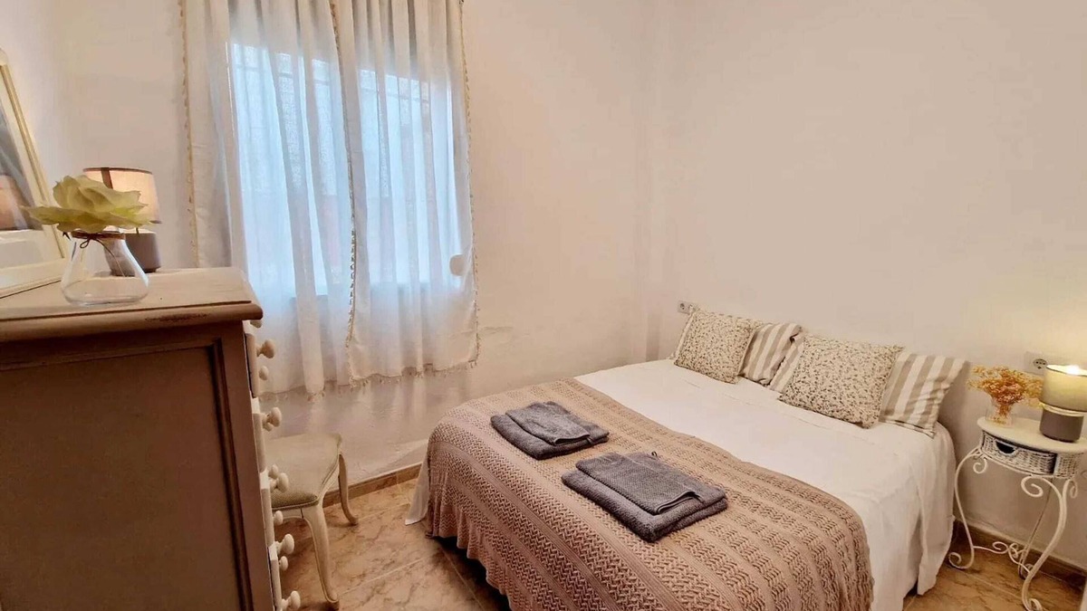 La Palmera-Reina Mercedes Apartment | Homerez - Apartment in Seville
