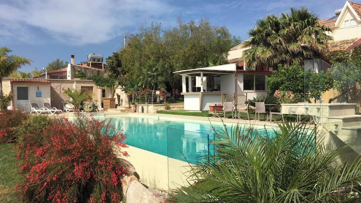 Pozzallo Apartment | Homerez - Apartment Pozzallo with Pool