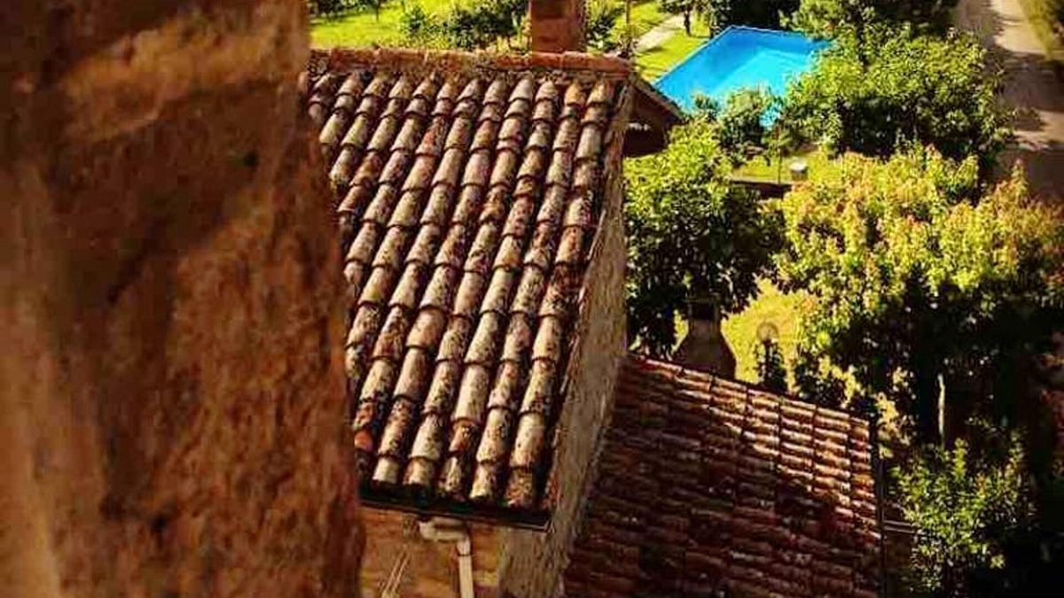Monte San Pietro Apartment | Homerez - Appartement for 4 ppl. with shared pool and spa at Monte San Pietro