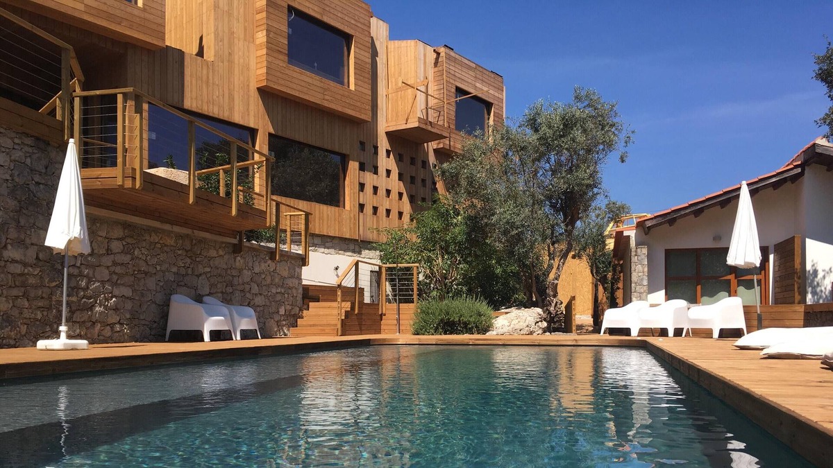 Alvados Apartment | Homerez - Appartement for 2 ppl. with shared pool, garden and balcony at Alvados