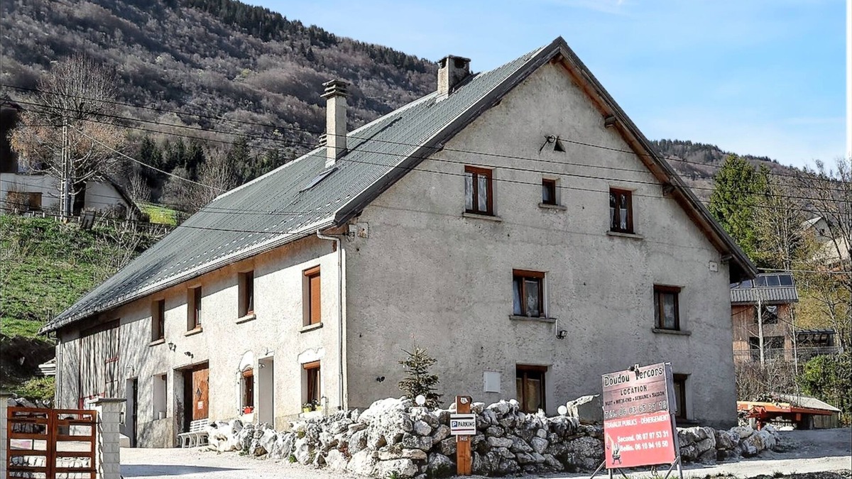 Les Lolettes Apartment | Homerez - Appt Lans-en-Vercors, mountain view