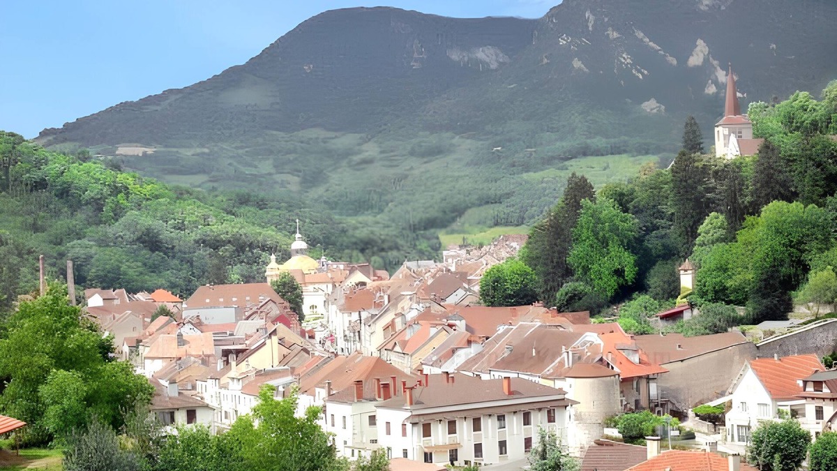 Salins-les-Bains Apartment | Homerez - Apt. in Salins-les-Bains, parking included