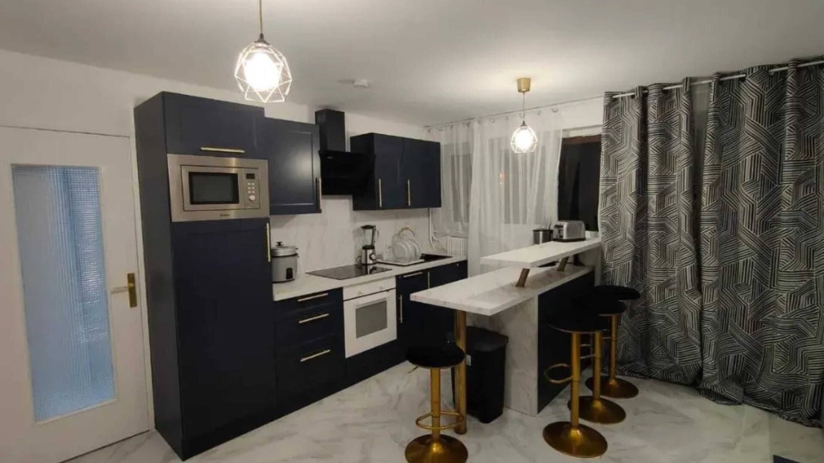 Franconville Apartment | Homerez - Apt. in Franconville - Garden