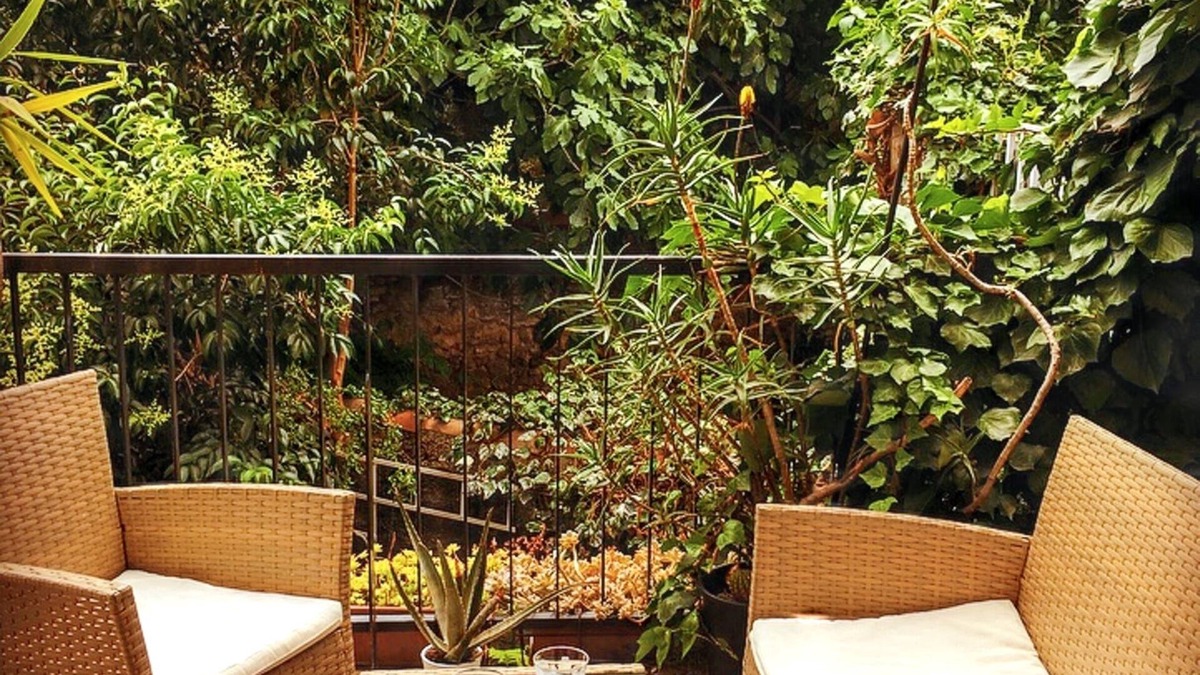 Gares Apartment | Homerez - Apt Montpellier, garden