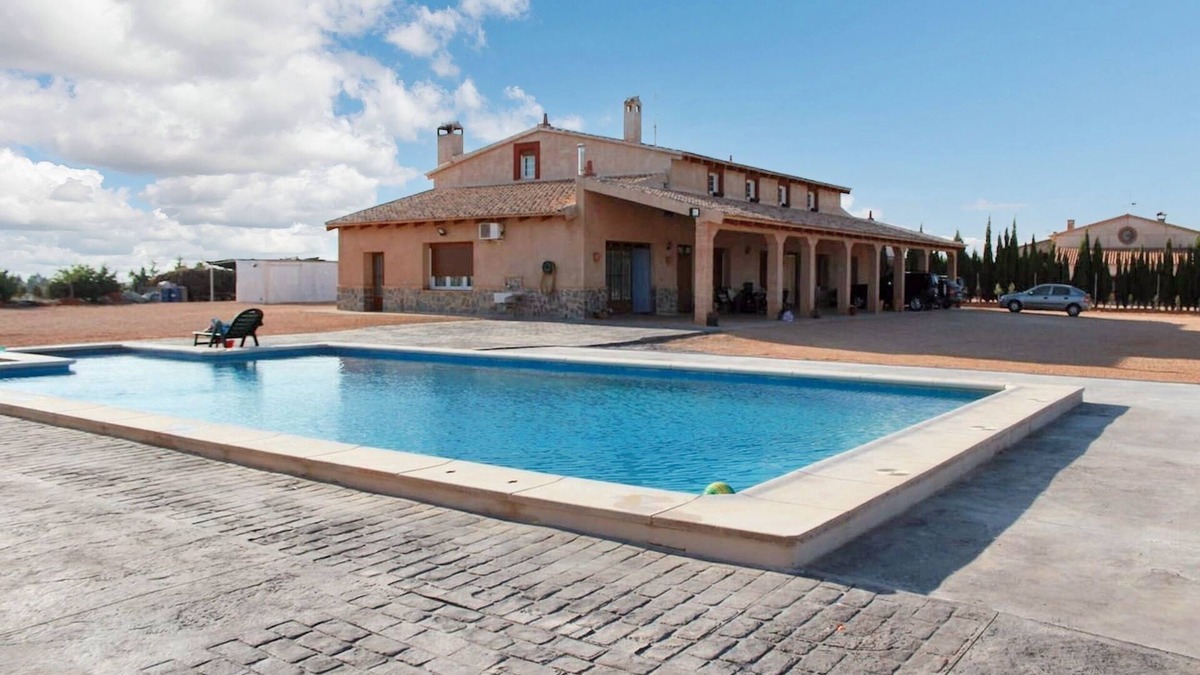 Villarrobledo Apartment | Homerez - Apt. Villarrobledo, pool