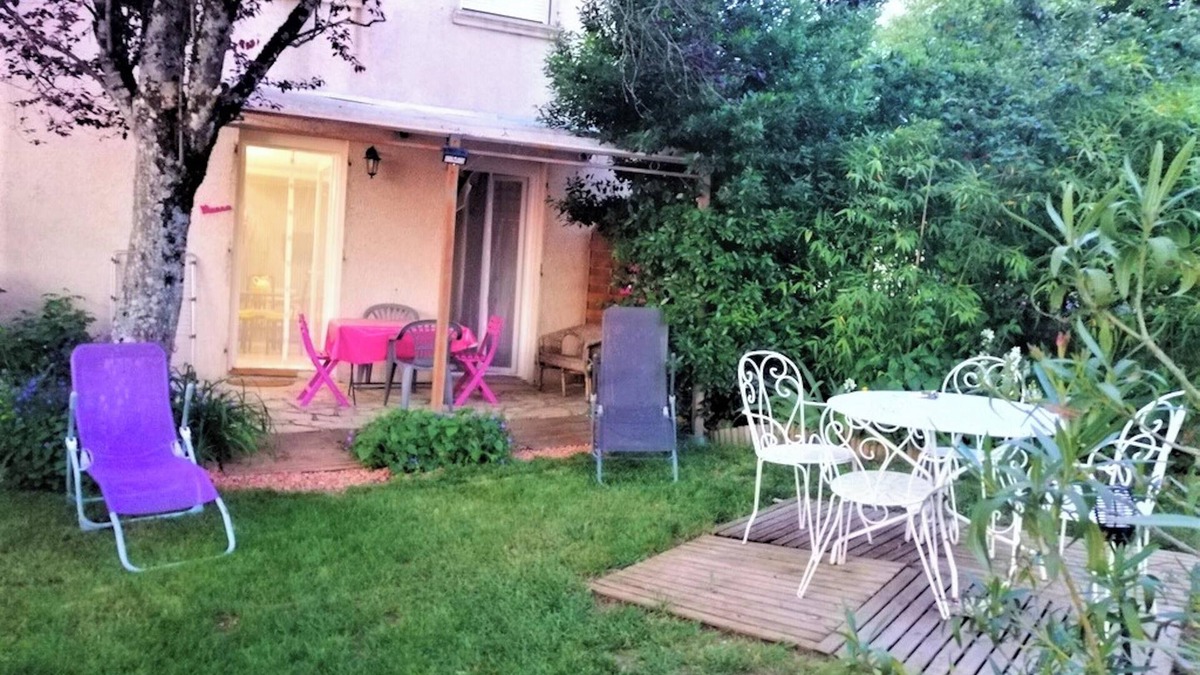 Villeneuve d'Aveyron Apartment | Homerez - Apt. Villeneuve with garden