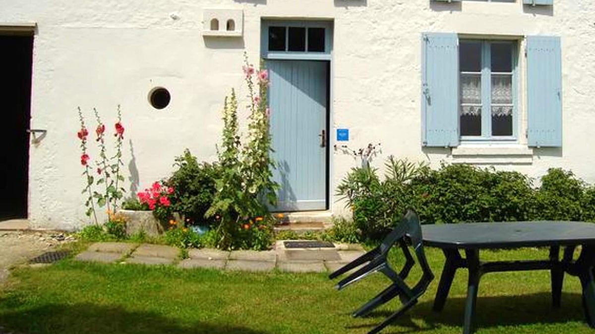 Antezant-la-Chapelle House | Homerez - Beautiful house for 4 ppl. at Antezant-la-Chapelle
