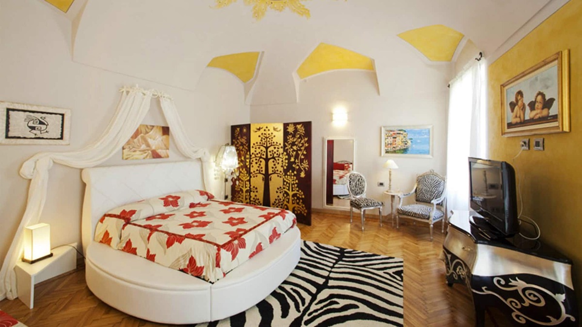Piazza Apartment | Homerez - Beautiful apartement for 4 ppl. with balcony at Mondovì Piazza (CN)