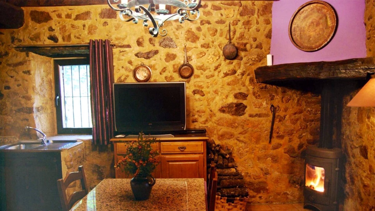 Segura de Toro Apartment | Homerez - Beautiful appartement for 2 ppl. with terrace at Segura de Toro