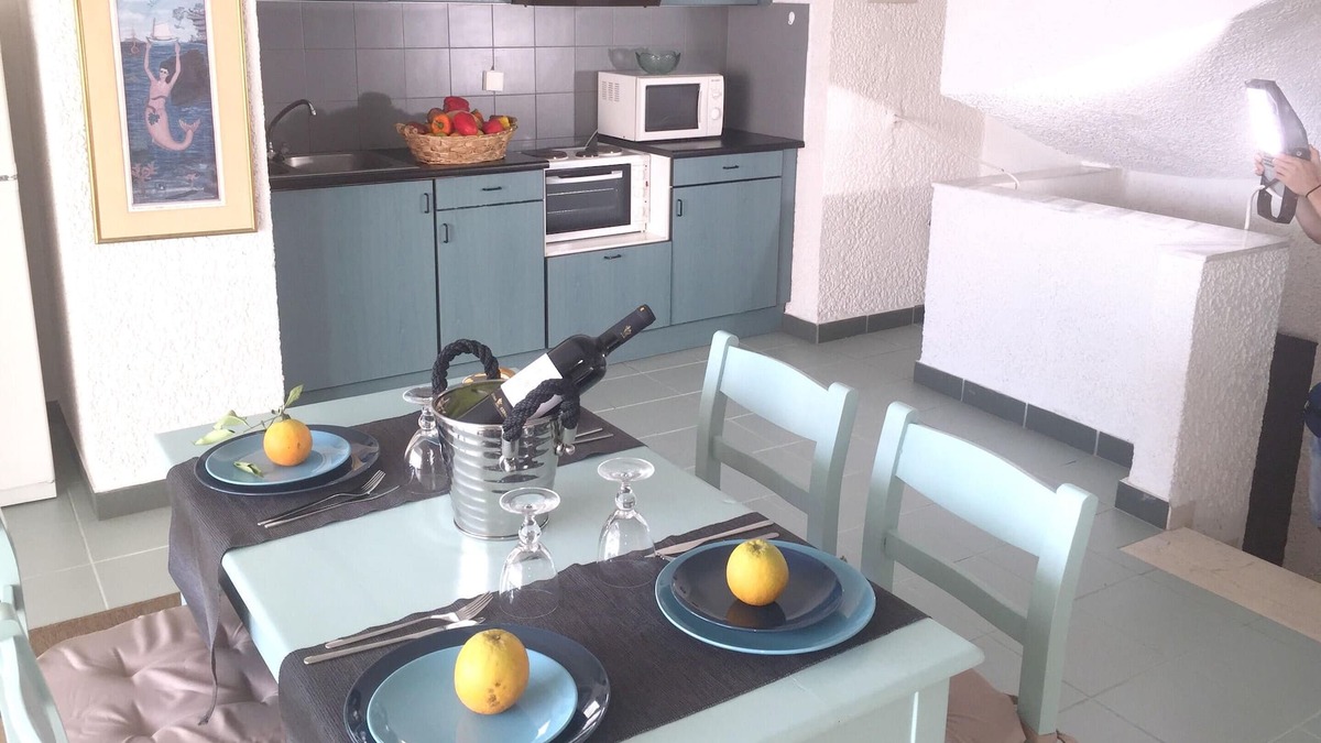 Akrogialion Apartment | Homerez - Beautiful apartment With sea view and garden