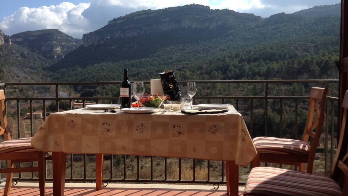 Capafonts Apartment | Homerez - Beautiful appartement for 4 ppl. with terrace at Capafonts