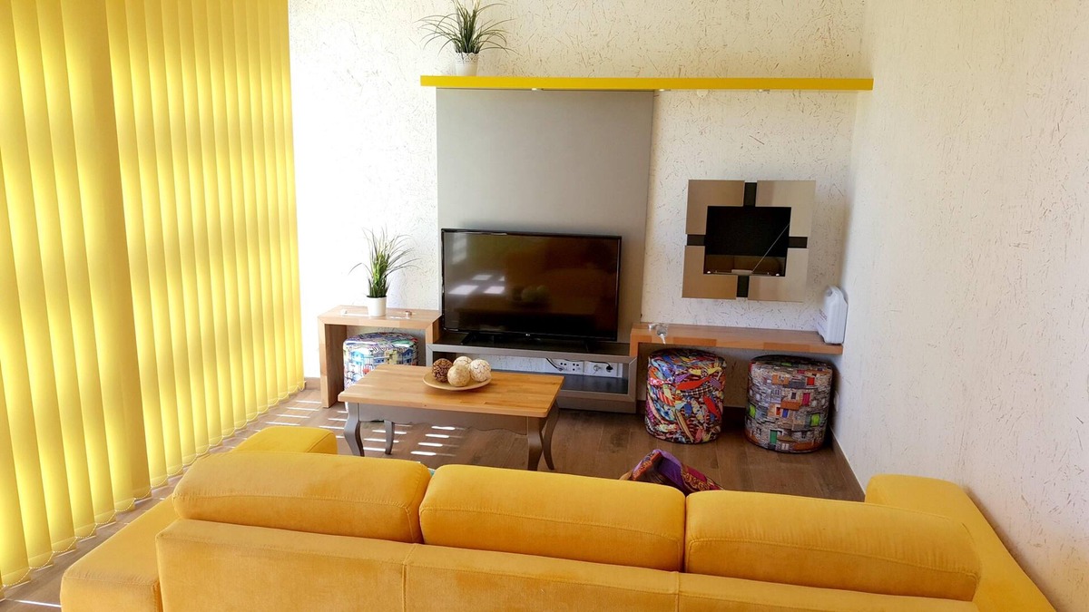 Seia House | Homerez - Beautiful bungalow for 6 ppl. with shared pool and terrace at Furtado