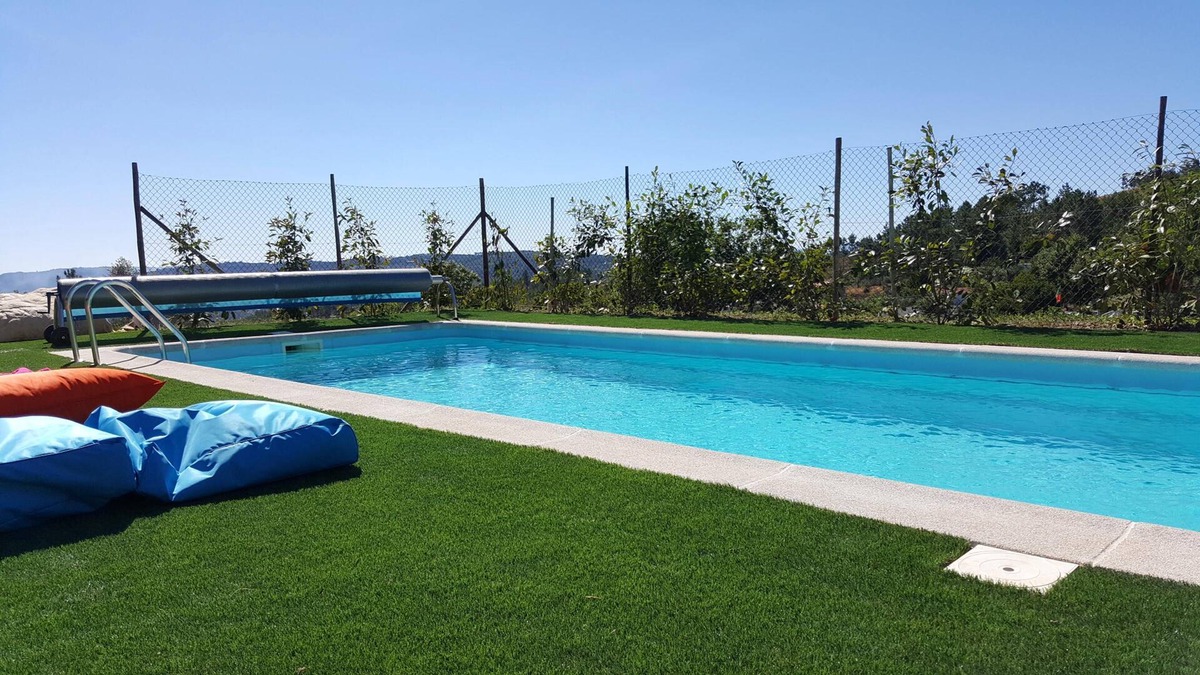 Seia House | Homerez - Beautiful bungalow for 6 ppl. with shared pool and terrace at Furtado