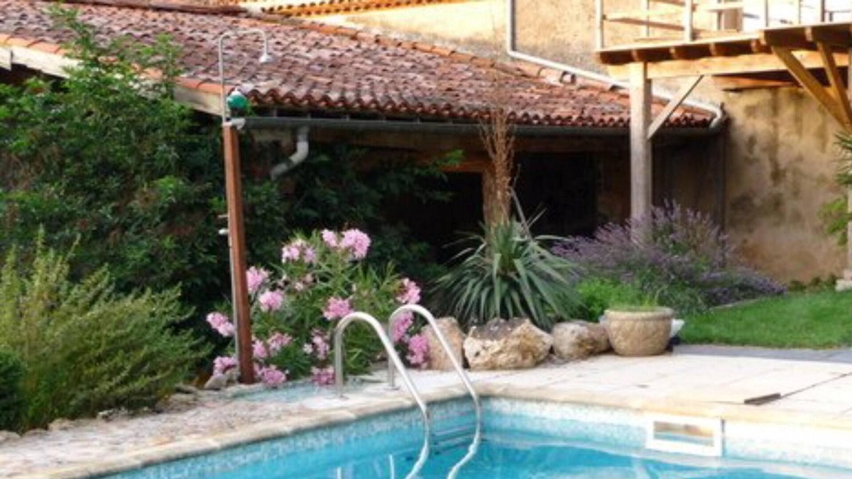 Massaguel House | Homerez - Beautiful house for 5 ppl. with shared pool and garden at Massaguel
