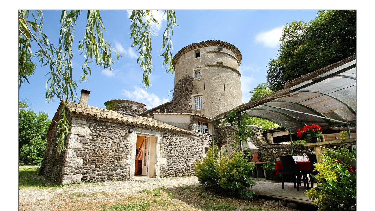 Chomerac House | Homerez - Beautiful house for 8 ppl. with terrace at Chomérac