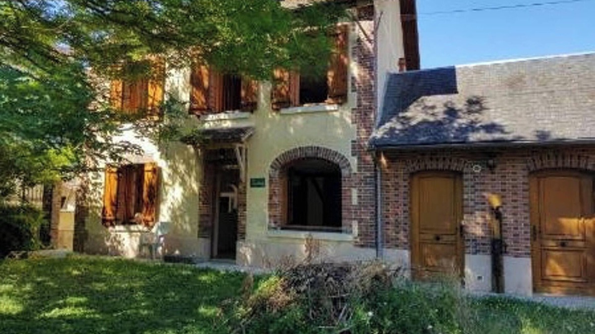 Cezy House | Homerez - Beautiful house for 8 ppl. with garden and terrace at Cézy