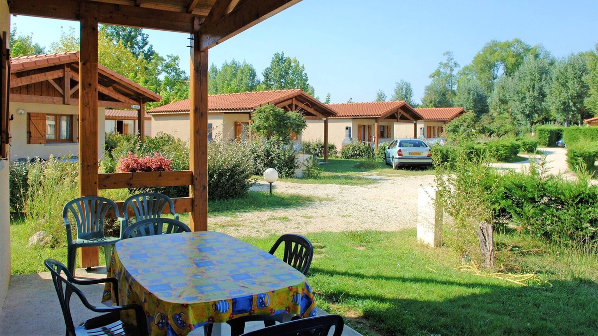 Estang House | Homerez - Beautiful house for 6 ppl. with shared pool and terrace at Estang