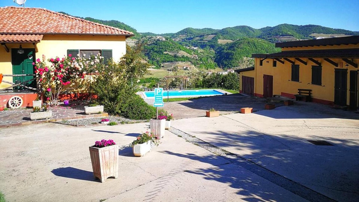 Vesime Villa | Homerez - Beautiful villa for 2 ppl. with swimming-pool at Vesime