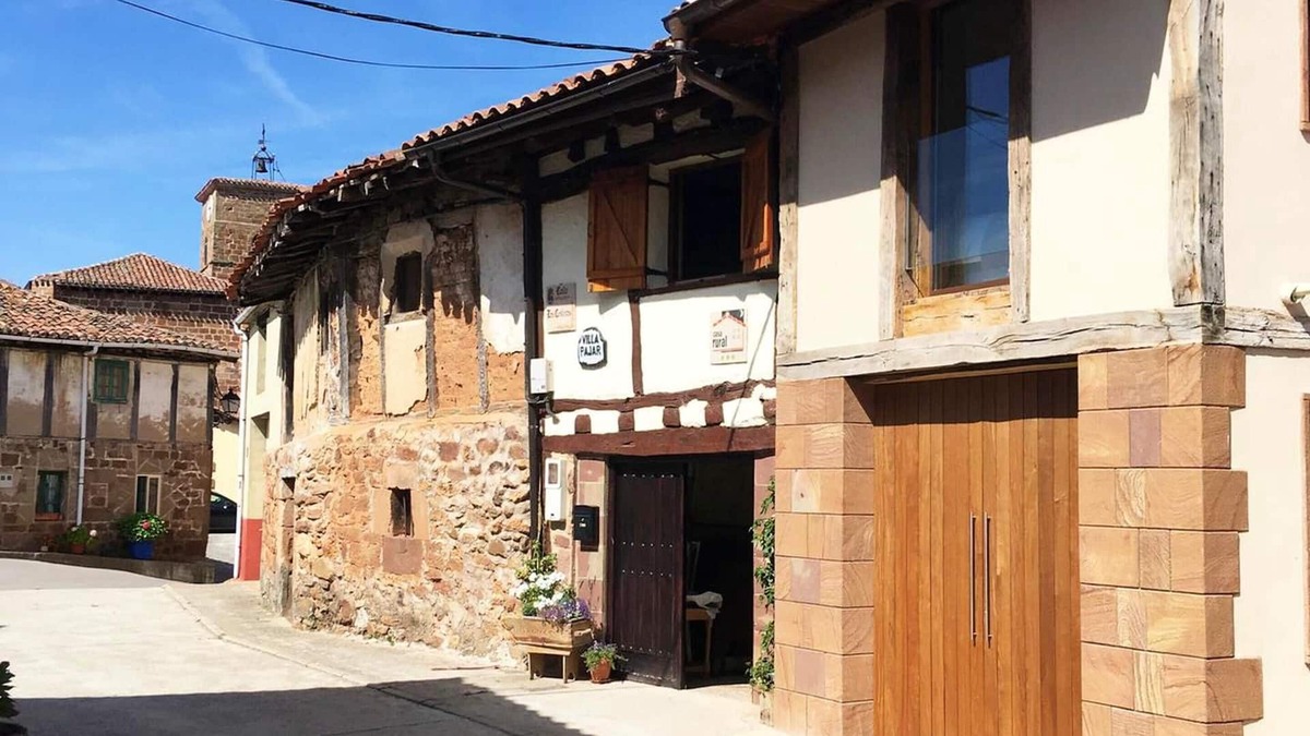 Villasur de Herreros House | Homerez - Big house for 12 ppl. with terrace at Villasur de Herreros
