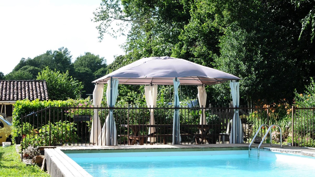 Lacam-d'Ourcet Villa | Homerez - Big villa for 12 ppl. with swimming-pool at Sousceyrac En Quercy