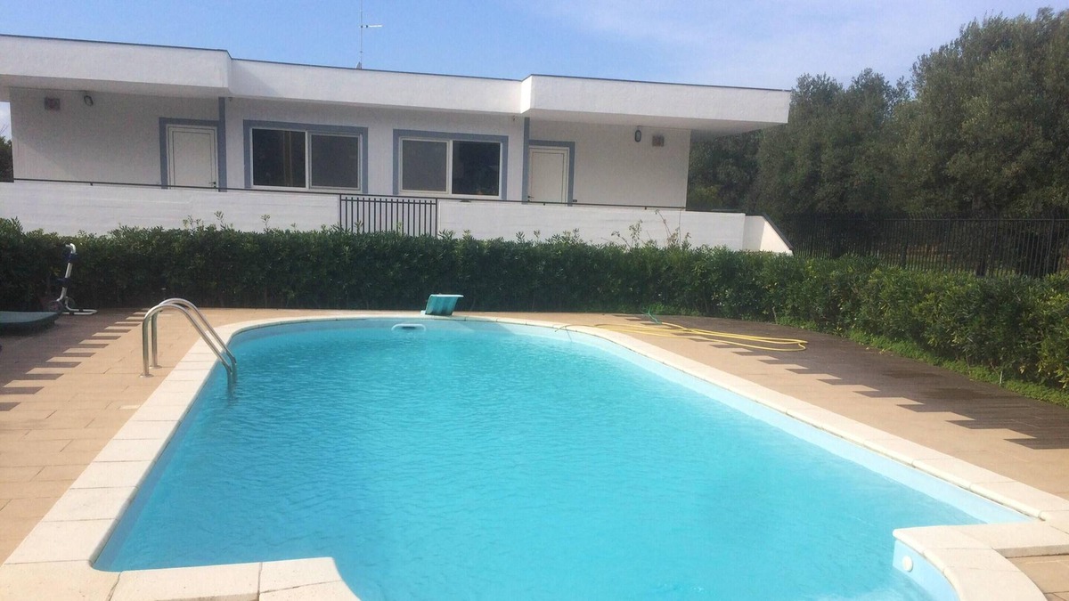 Municipio 4 Apartment | Homerez - Big appartement 5 km away from the beach for 9 ppl. with shared pool