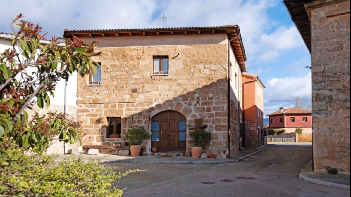 Llano de Bureba House | Homerez - Big house for 14 ppl. at Llano de Bureba
