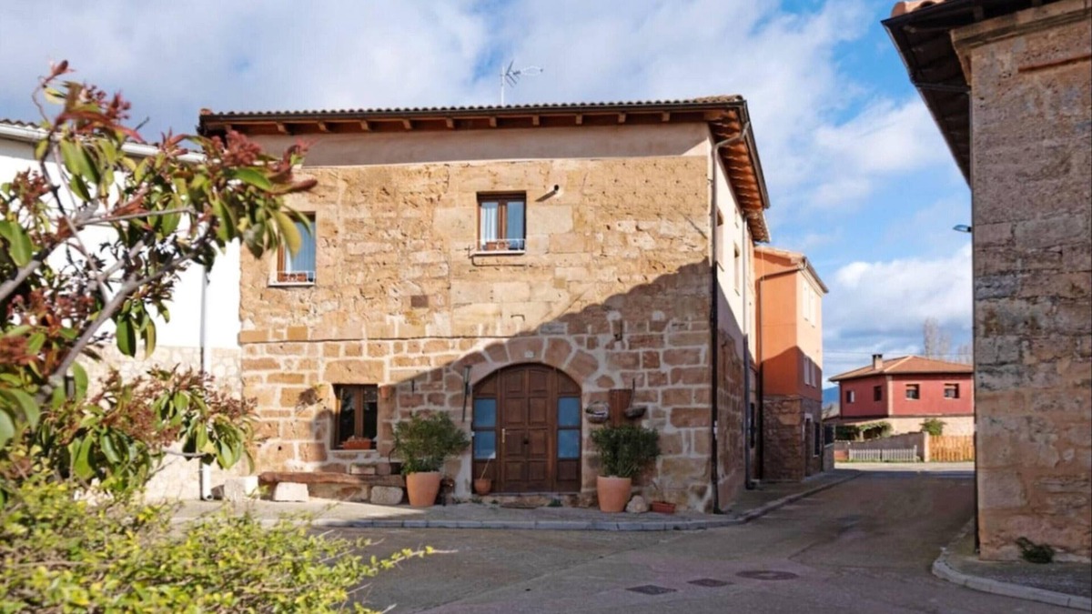 Llano de Bureba House | Homerez - Big house for 14 ppl. at Llano de Bureba