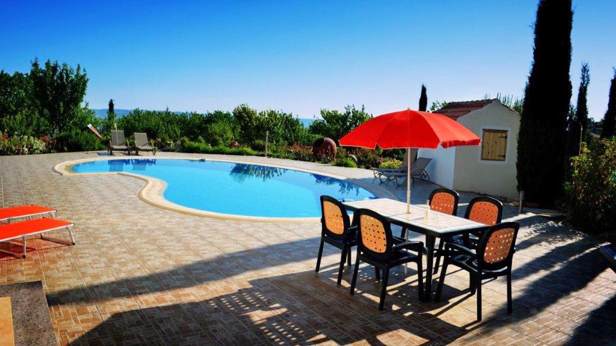 Fyti House | Homerez - Big house 15 km away from the beach for 9 ppl. with swimming-pool