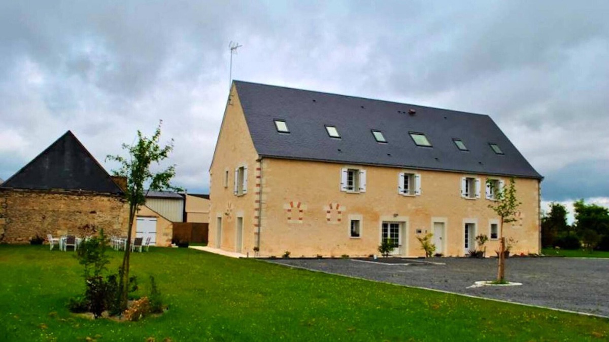 Saint-Epain House | Homerez - Big house for 27 ppl. with terrace at Saint-Épain