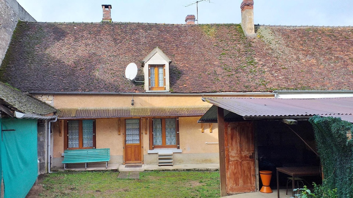 Pousseaux House | Homerez - Big house for 14 ppl. with garden at Pousseaux