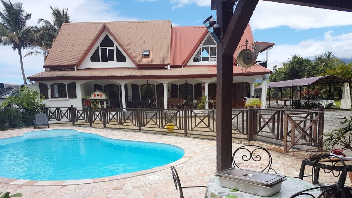 Saint-Benoit Villa | Homerez - Big villa 5 km away from the beach for 25 ppl. with swimming-pool