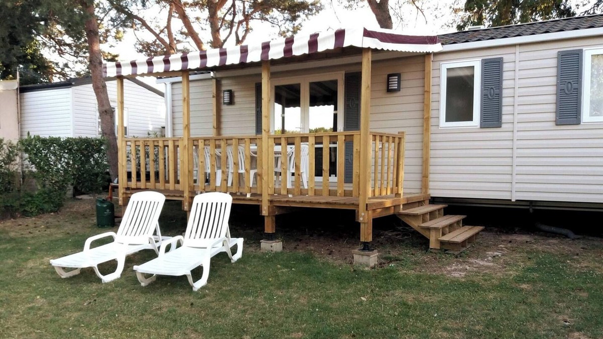 Coulanges House | Homerez - Bungalow in Onzain with Pool