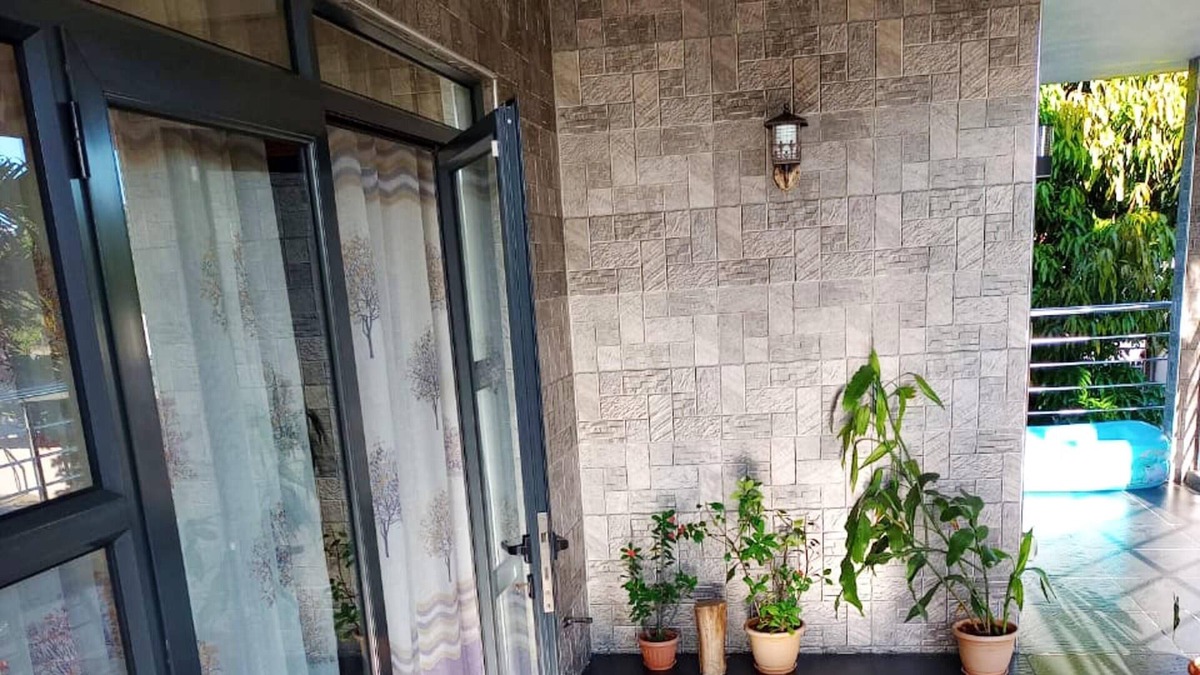 Saint Felix House | Homerez - Bungalow 2 km away from the beach for 7 ppl. with jacuzzi and garden