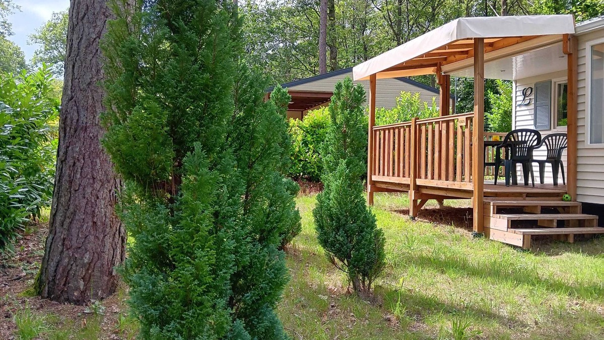 Saint-Cheron House | Homerez - Bungalow with pool in Saint-Chéron