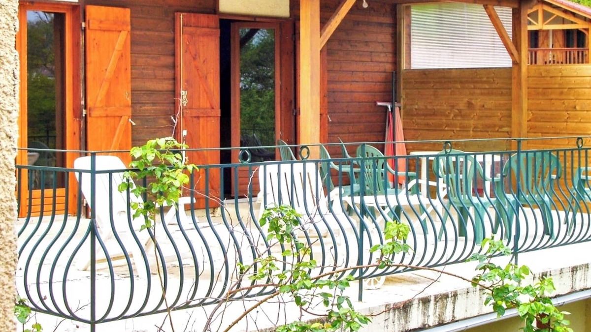Saint-Gerons Ski Chalet | Homerez - Chalet in Saint-Gérons