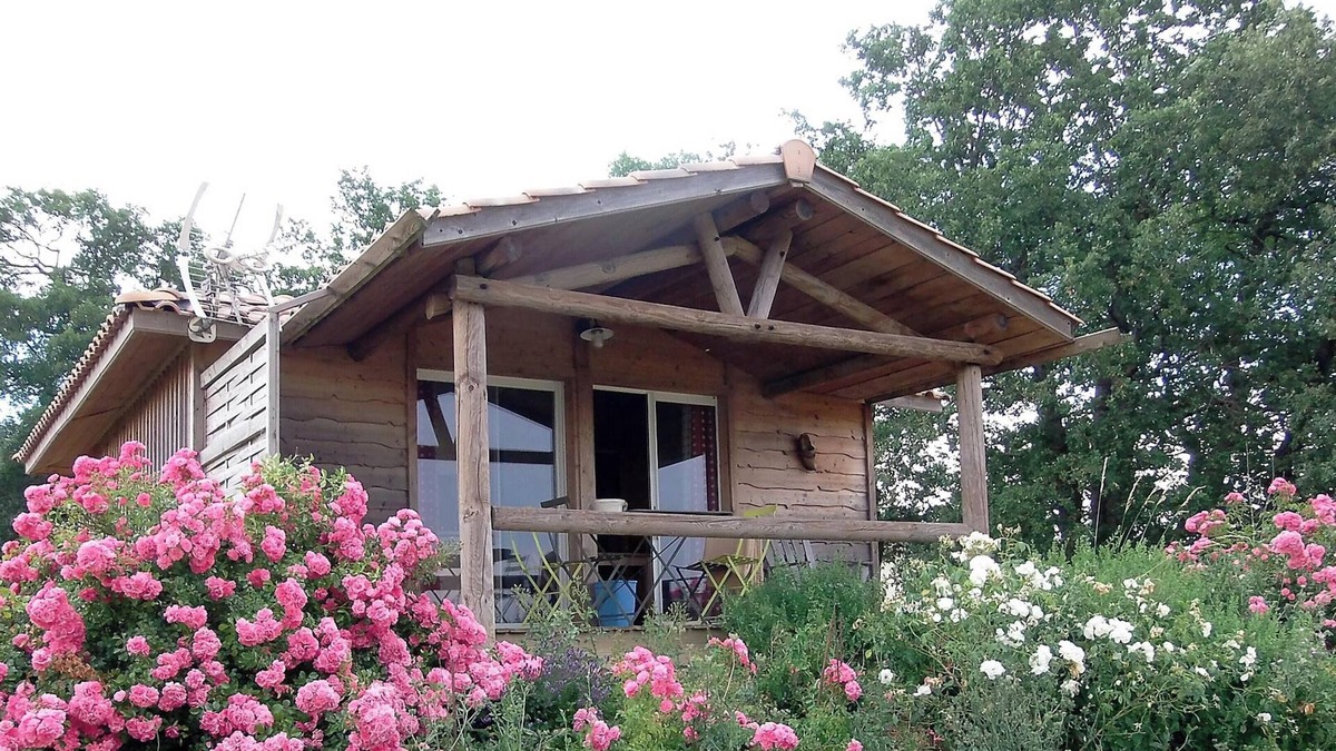 Pauilhac Ski Chalet | Homerez - Chalet in Pauilhac with Pool