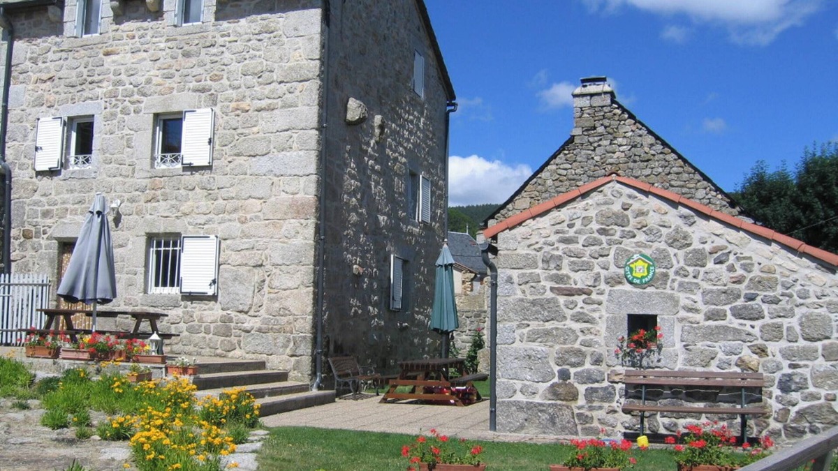 Le Malzieu-Forain House | Homerez - Charming House in Le Malzieu, garden, view
