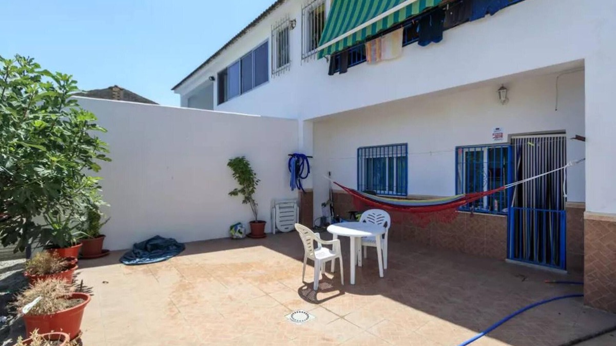 Fuente Vaqueros Apartment | Homerez - Charming Apartment in Fuente Vaqueros 100 m²