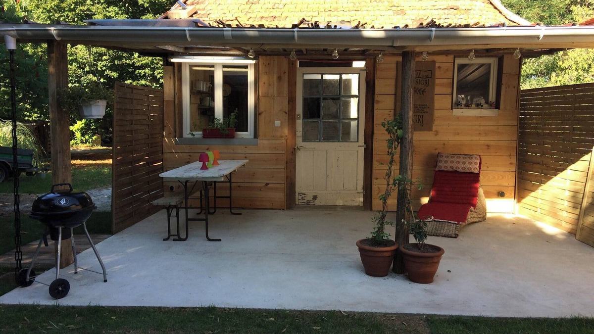 Sanguinet Ski Chalet | Homerez - Charming Chalet in Sanguinet with Garden and Terrace