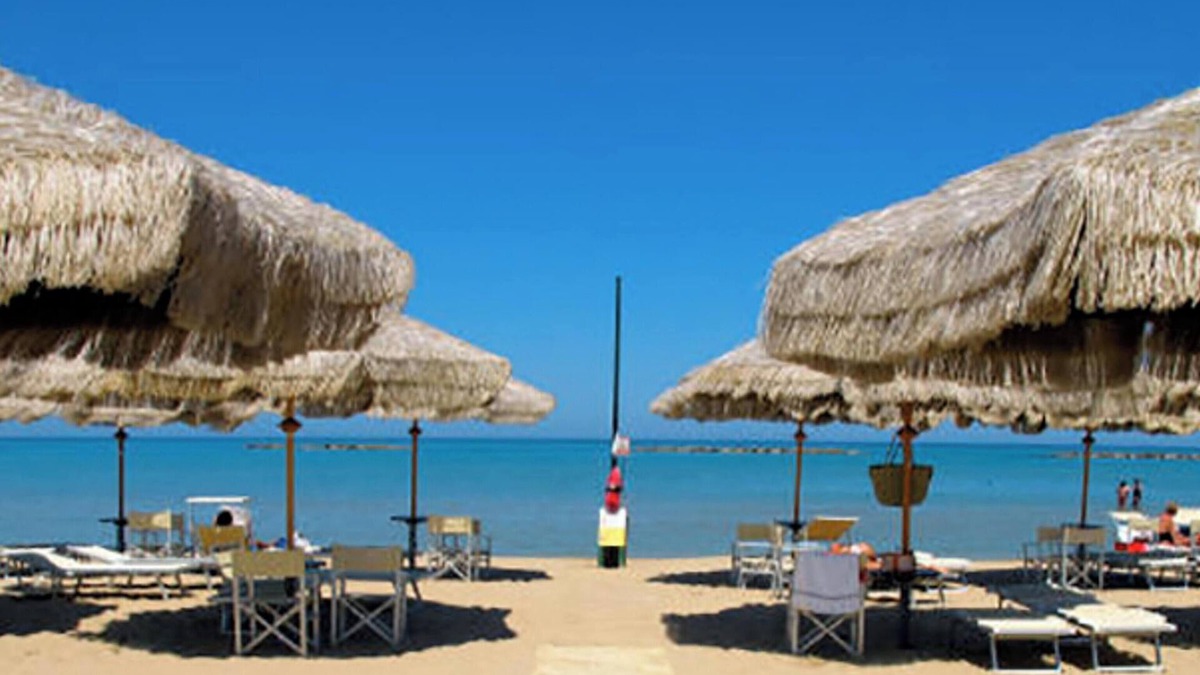 Pineta Apartment | Homerez - Charming Flat Lungomare 85 sqm