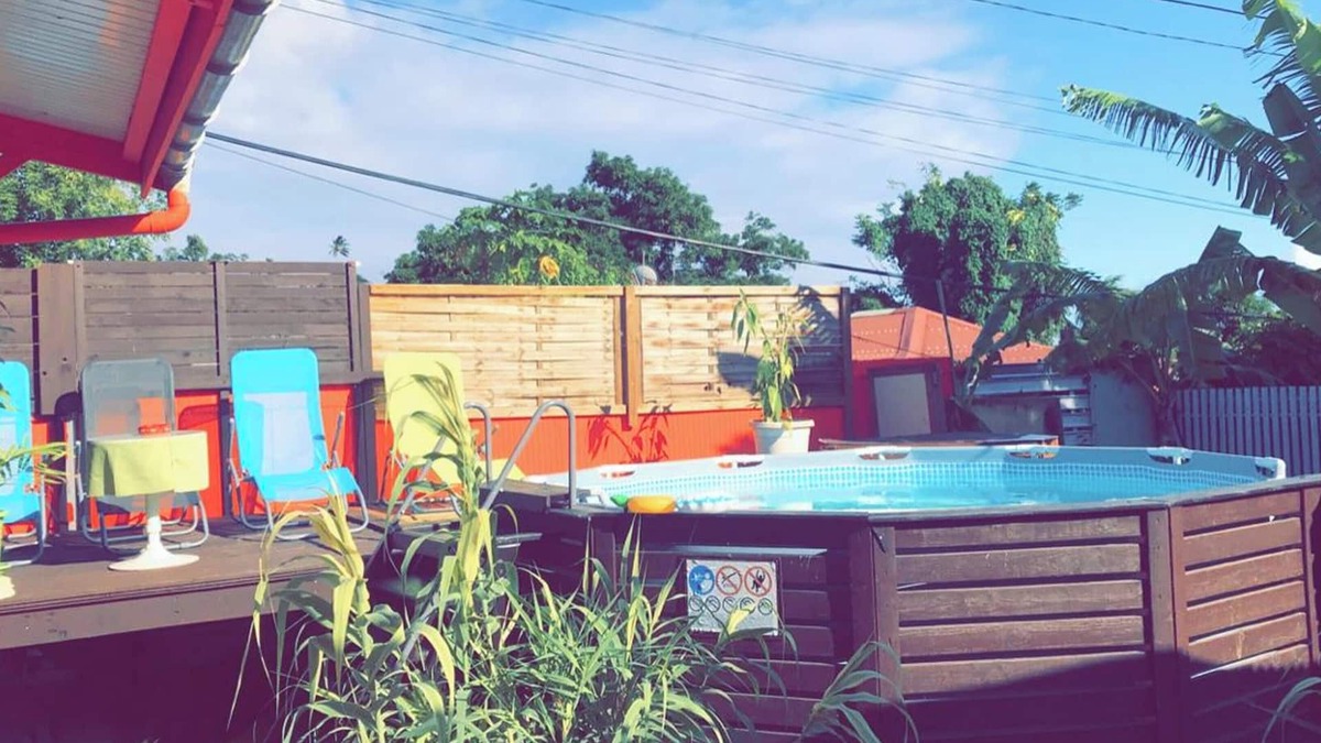 Trois-Rivieres House | Homerez - Charming bungalow Trois-Rivières + Pool