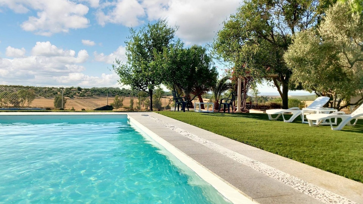 La Campana Villa | Homerez - Charming House in La Campana with Mountain View