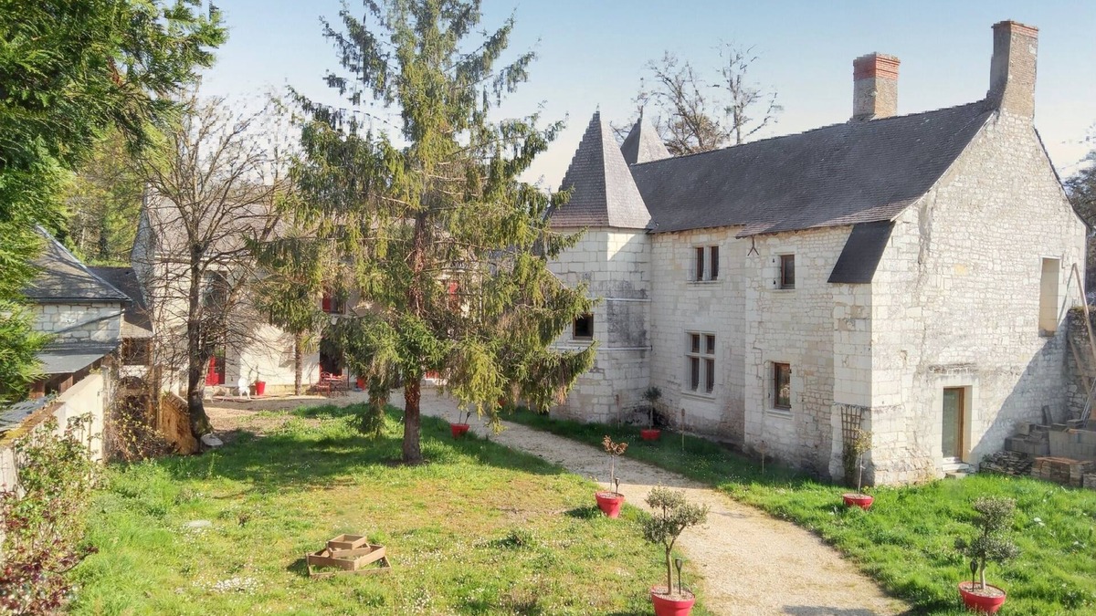 Courchamps House | Homerez - Charming house in Courchamps with garden view