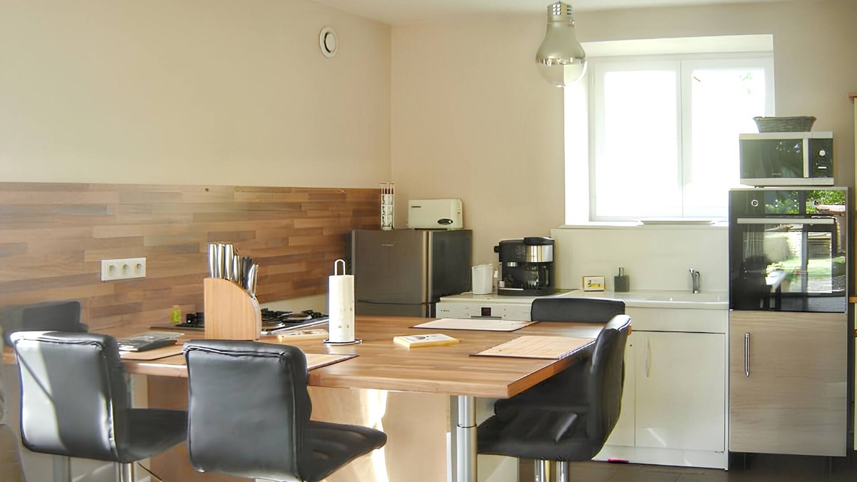 Donzy-le-National House | Homerez - Charming house in La Vineuse with enclosed garden