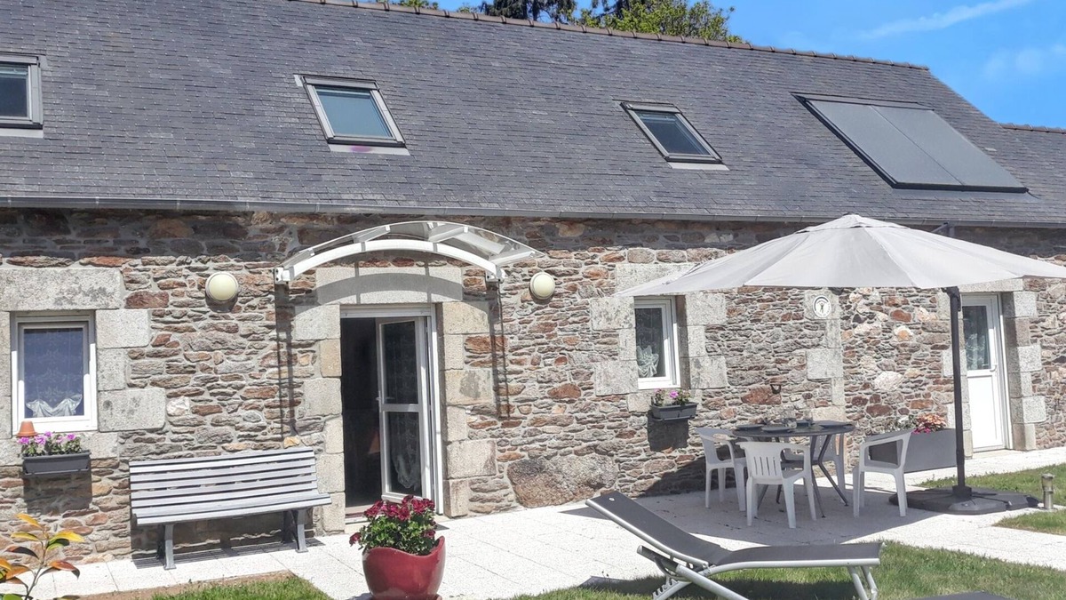 Botsorhel House | Homerez - Charming House in Botsorhel with Enclosed Garden