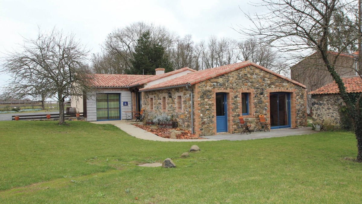 Mouzillon House | Homerez - Charming House in Mouzillon - Enclosed Garden and Terrace