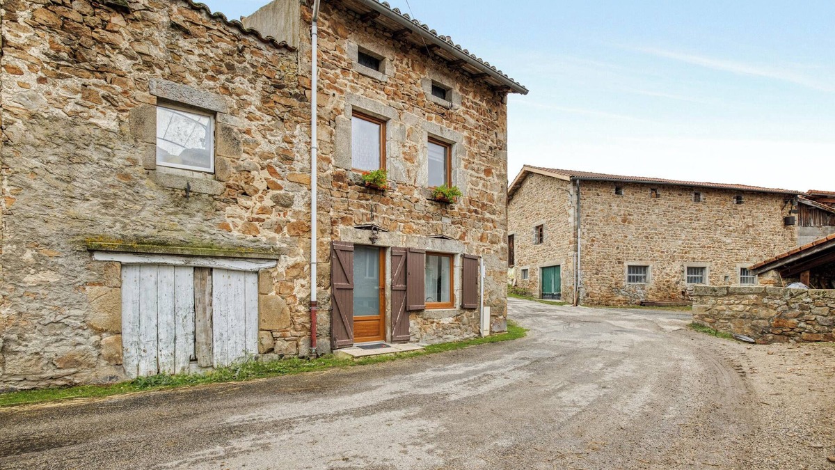 Valprivas House | Homerez - Charming house in Valprivas with a private garden.