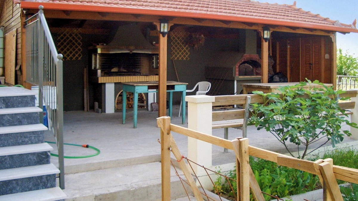 Vlachokerasia House | Homerez - Charming House with Mountain View in Manthirea