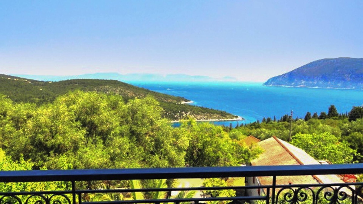 Evreti House | Homerez - Charming House Evreti, sea and mountain view